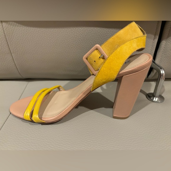 Charles David Yellow Ankle Strap Sandals - Size 7.5 - Picture 3 of 7